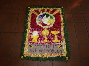 Unser diesjähriger Blumenteppich in der Kirche